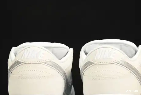 Low Family) and (Friends  Dunk FD8776-100 Nike White  Lobster SB 0704